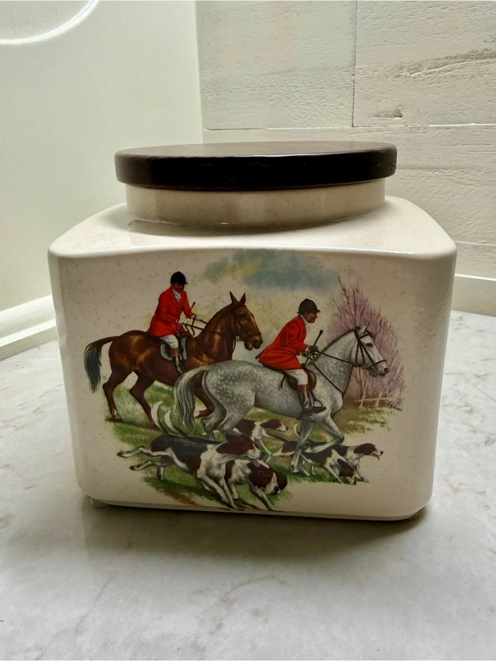 VINTAGE, HYALYN POTTERY CANNISTER WITH WOODEN LID.